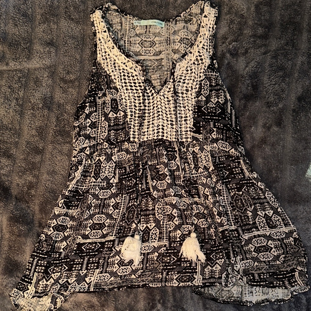 Maurices Black and Cream Geometric Top